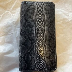 BLACK FAUX SNAKE SKIN SINGLE ZIPPER ORGANIZER WALLET